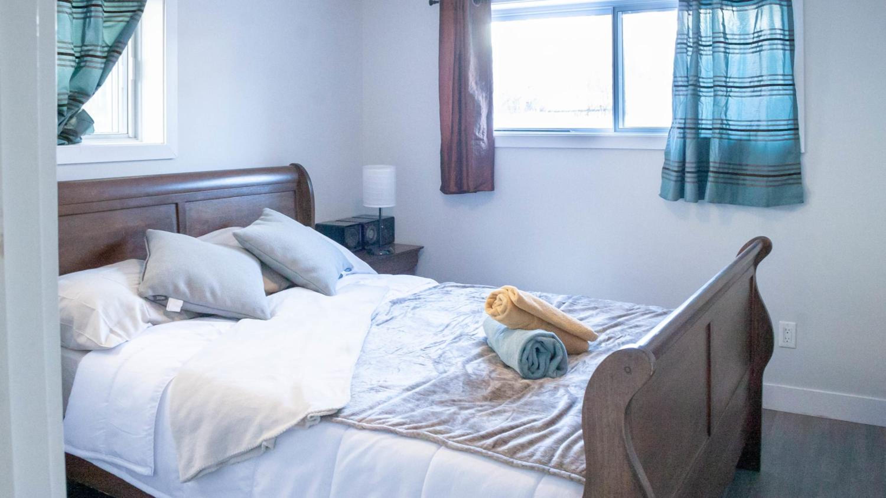 Beautiful 1 BedR W Sofa Bed in The Heart of NDG