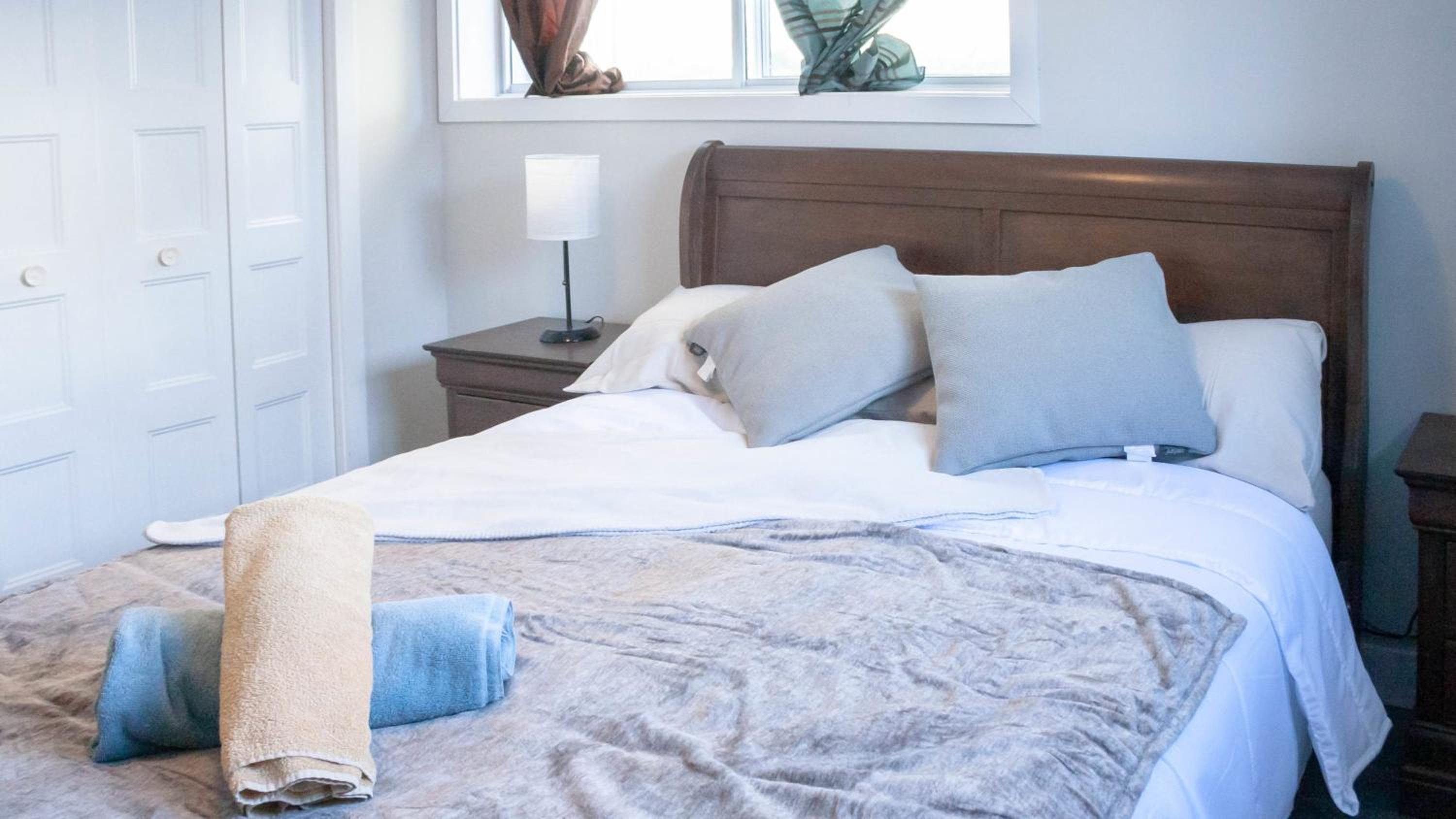 Beautiful 1 BedR W Sofa Bed in The Heart of NDG