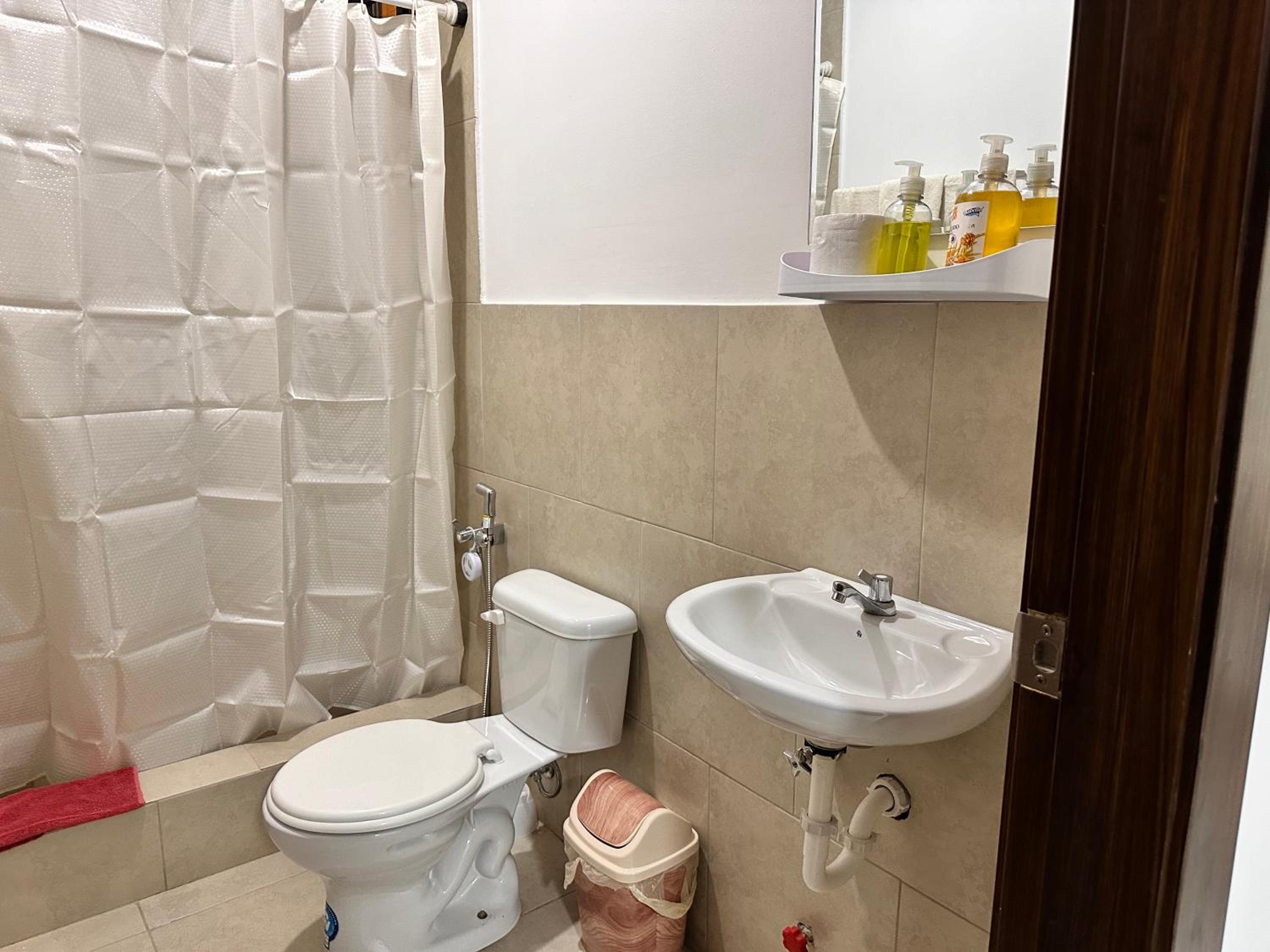 Exclusivo Departamento en vía a la costa, 2 Hab, Parqueo Privado