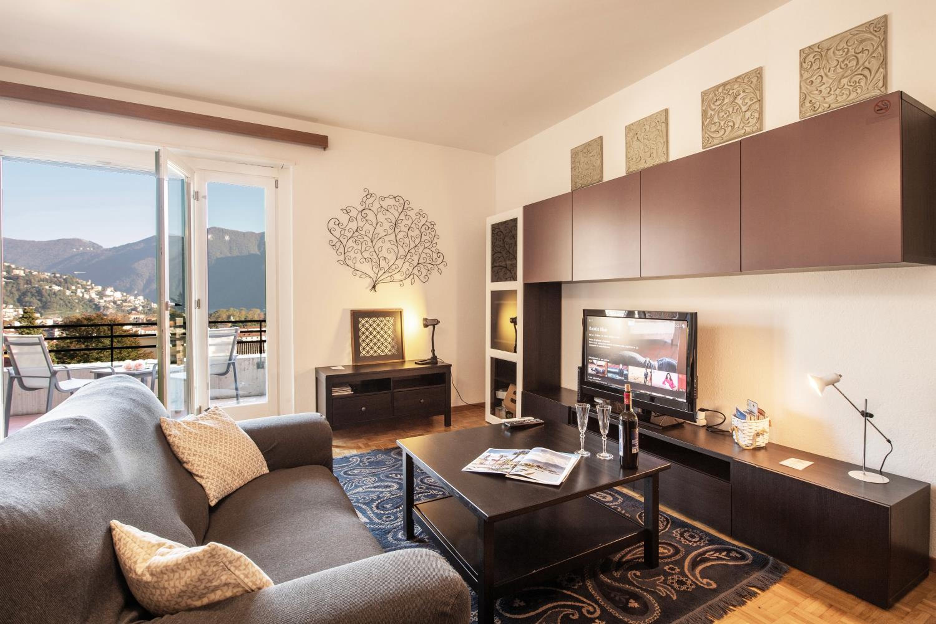 Santiago Home with Lake-View Balconies - Happy Rentals