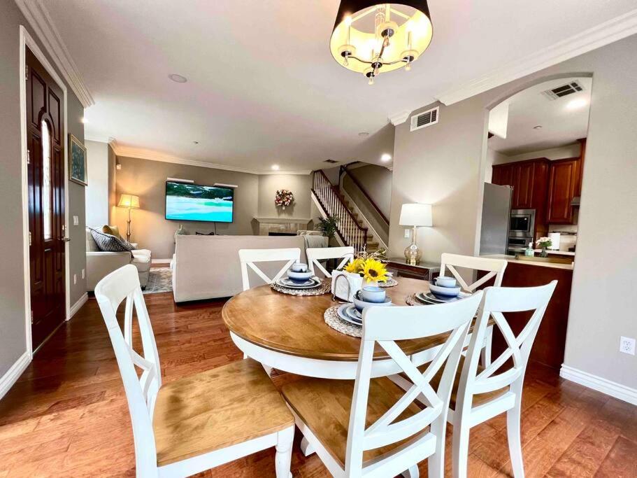 Jies Choice Charming House in Arcadia Big Space view 4