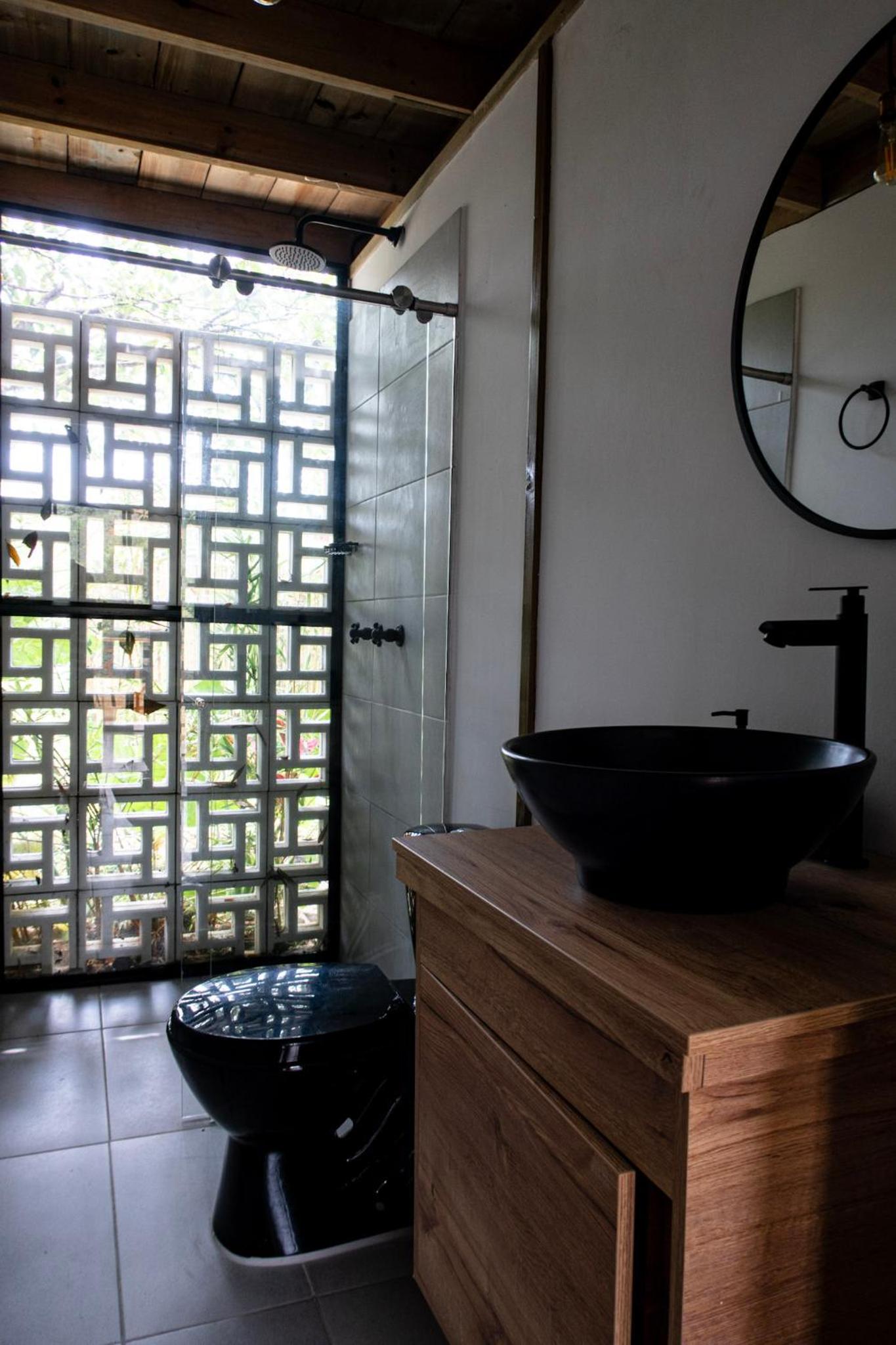RíoBosque Cabañas de lujo frente al rio desayuno incluido san carlos antioquia