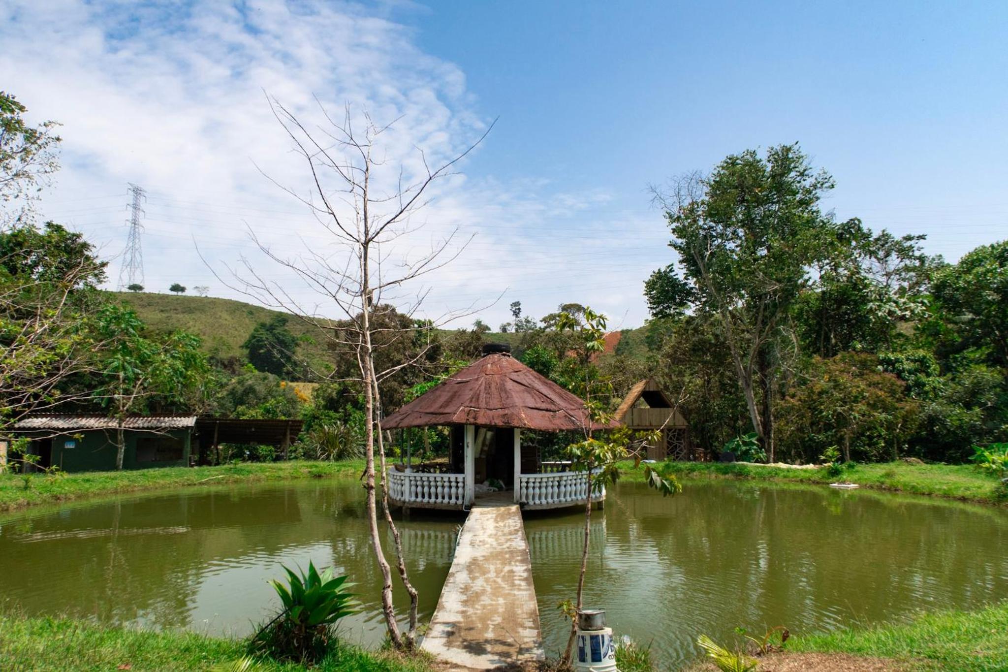 RíoBosque Cabañas de lujo frente al rio desayuno incluido san carlos antioquia