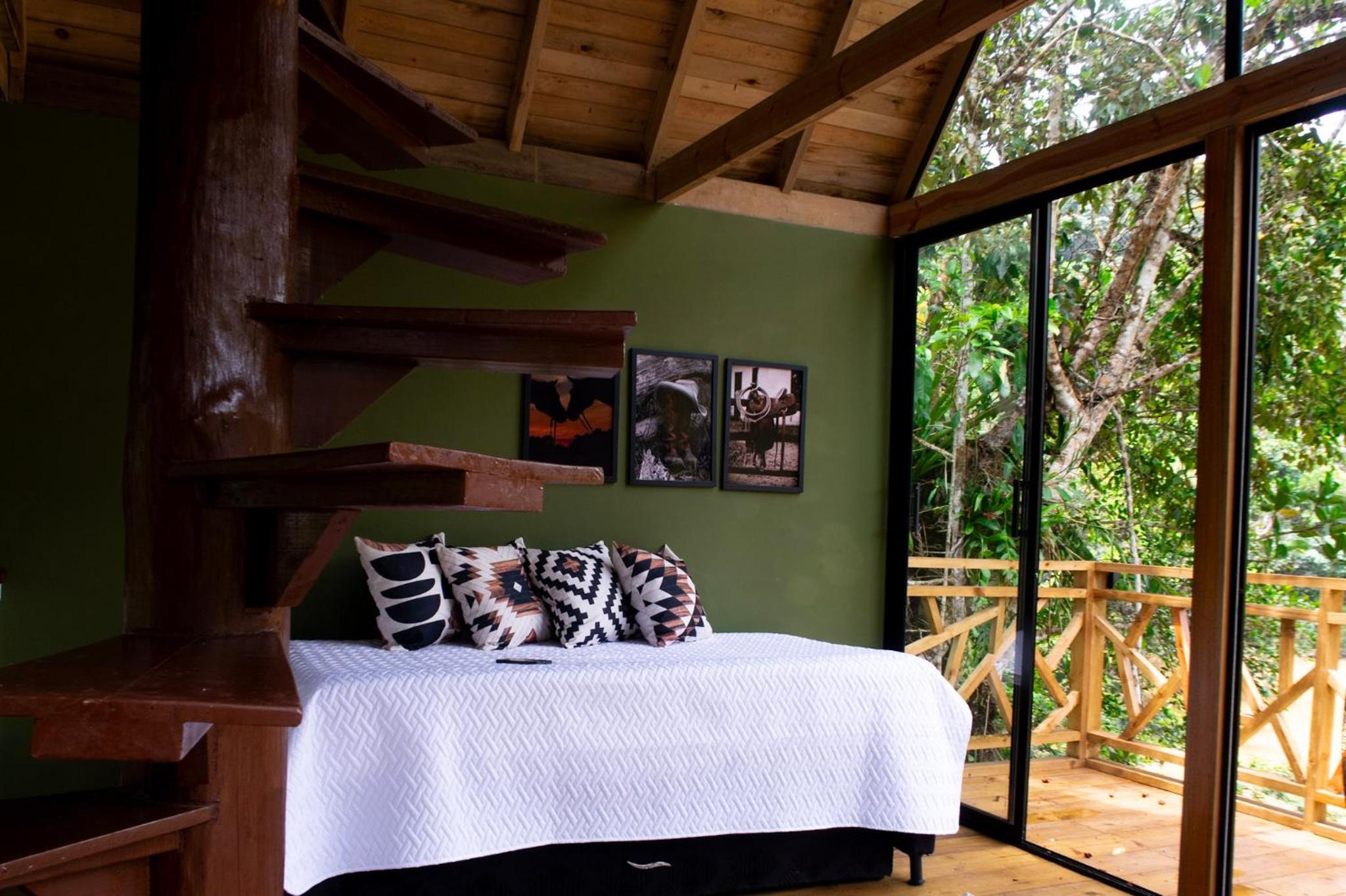 RíoBosque Cabañas de lujo frente al rio desayuno incluido san carlos antioquia