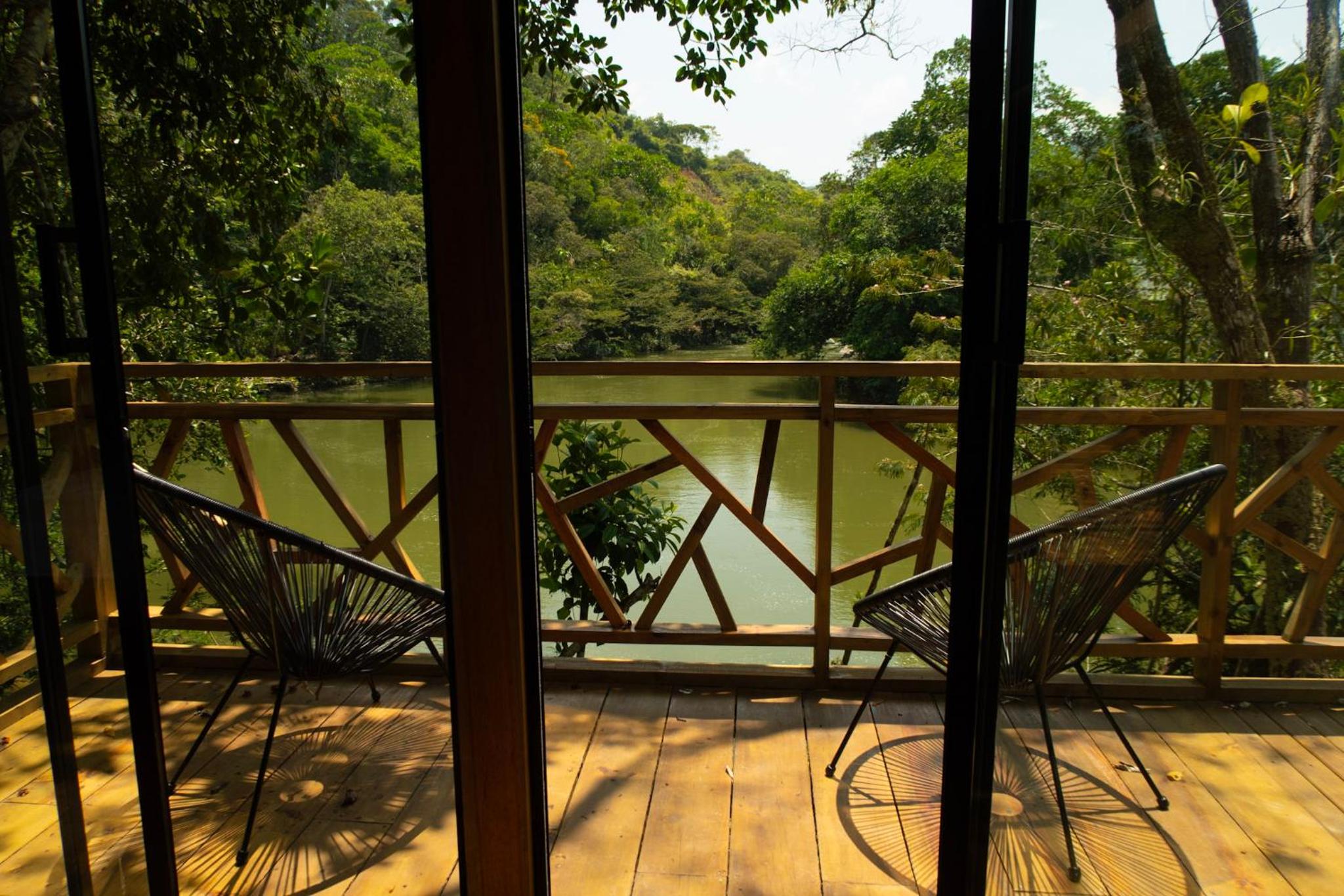 RíoBosque Cabañas de lujo frente al rio desayuno incluido san carlos antioquia