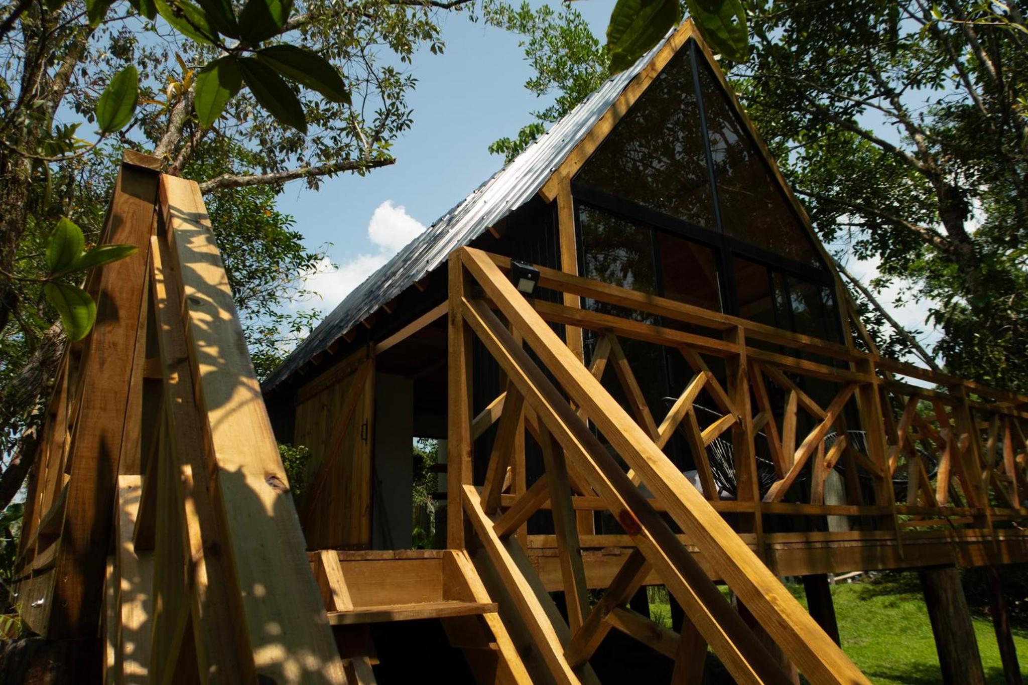 RíoBosque Cabañas de lujo frente al rio desayuno incluido san carlos antioquia
