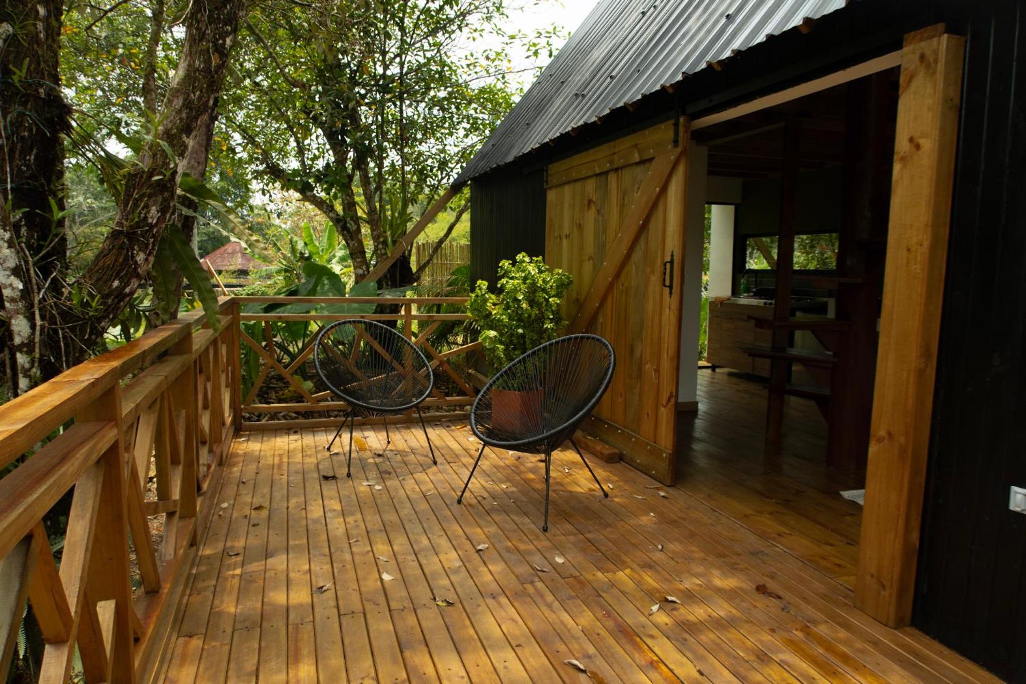 RíoBosque Cabañas de lujo frente al rio desayuno incluido san carlos antioquia