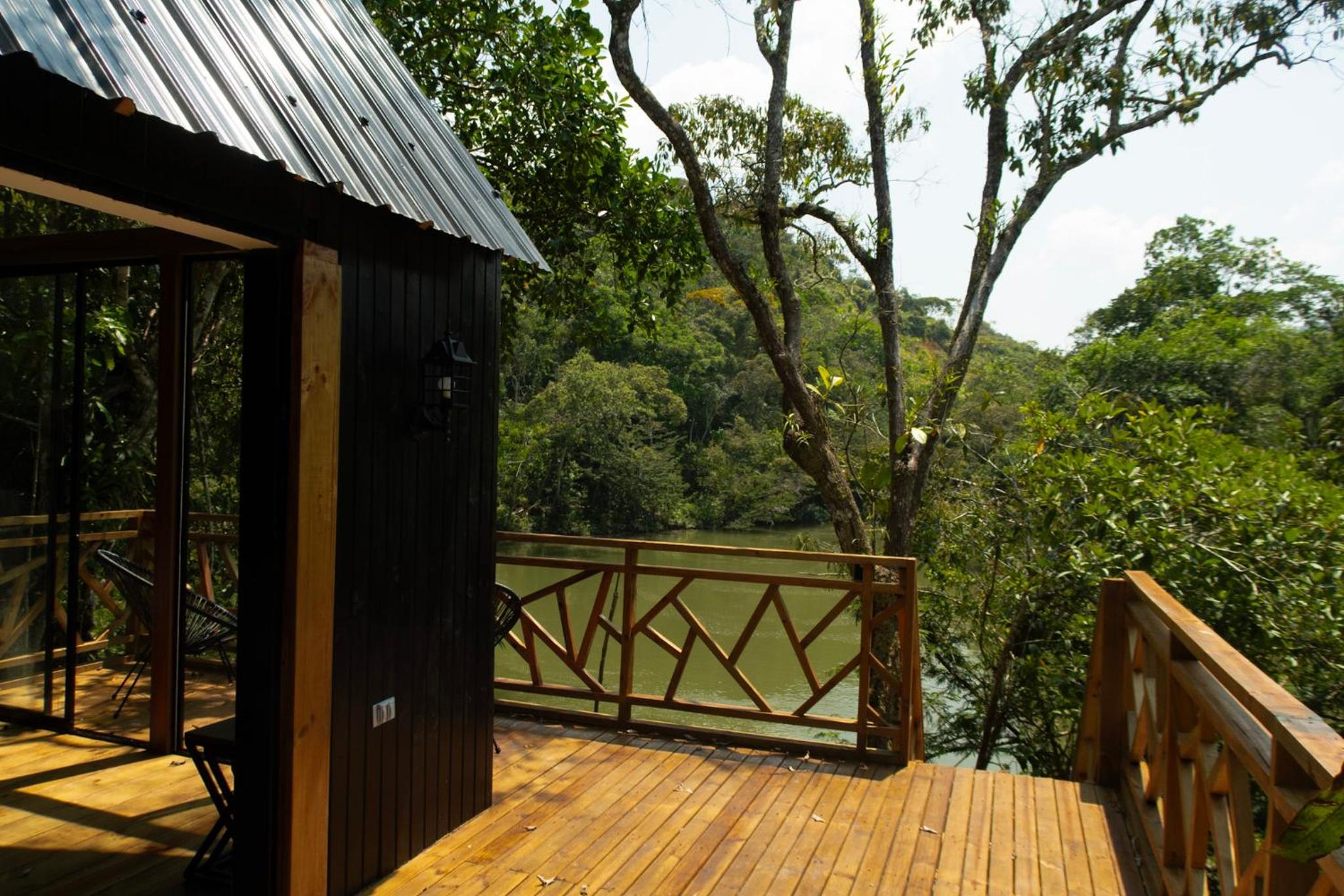 RíoBosque Cabañas de lujo frente al rio desayuno incluido san carlos antioquia