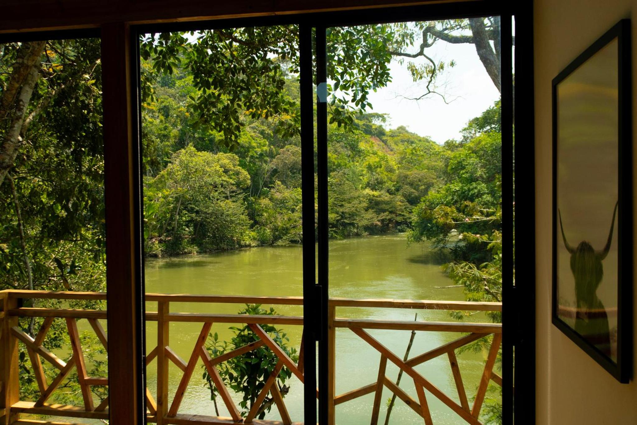 RíoBosque Cabañas de lujo frente al rio desayuno incluido san carlos antioquia