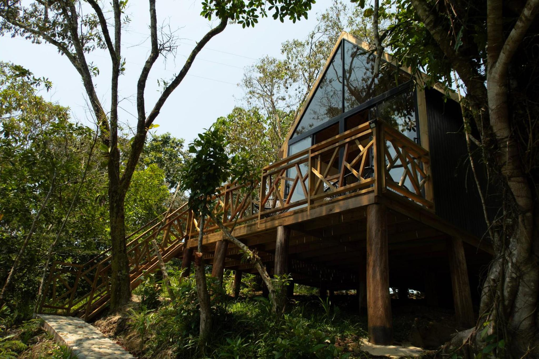 RíoBosque Cabañas de lujo frente al rio desayuno incluido san carlos antioquia