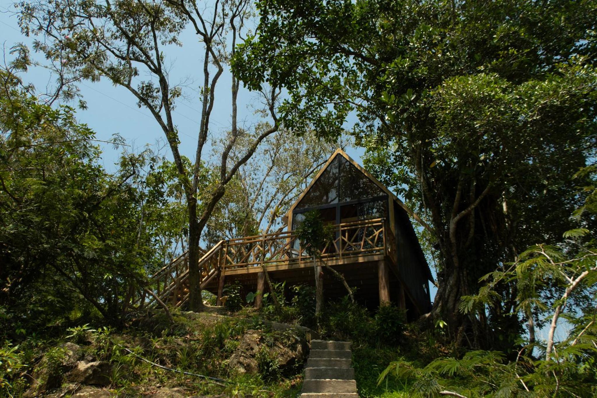 RíoBosque Cabañas de lujo frente al rio desayuno incluido san carlos antioquia