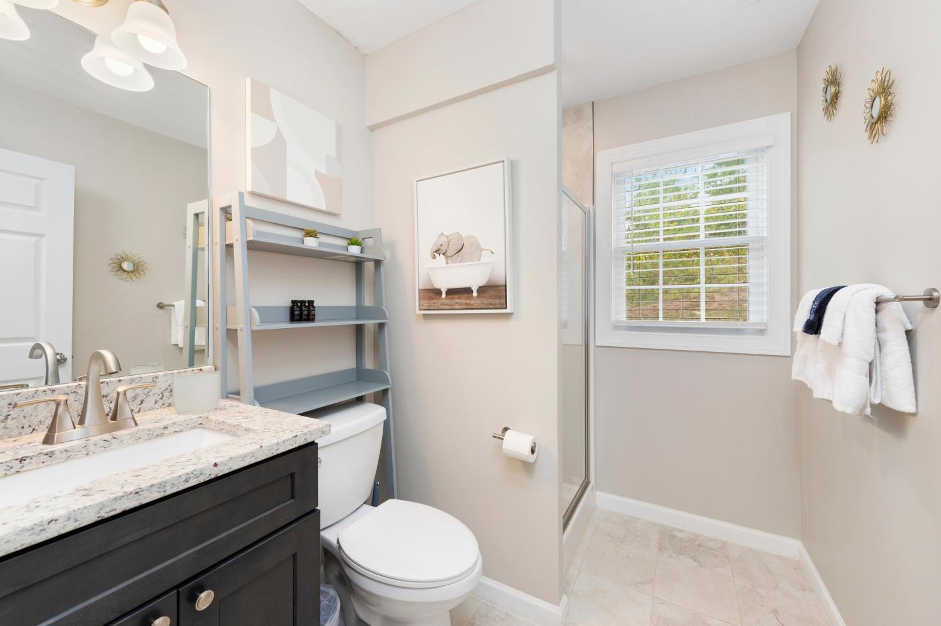 Modern Asheville Townhome 6 Min to Downtown Fire Pit Patio