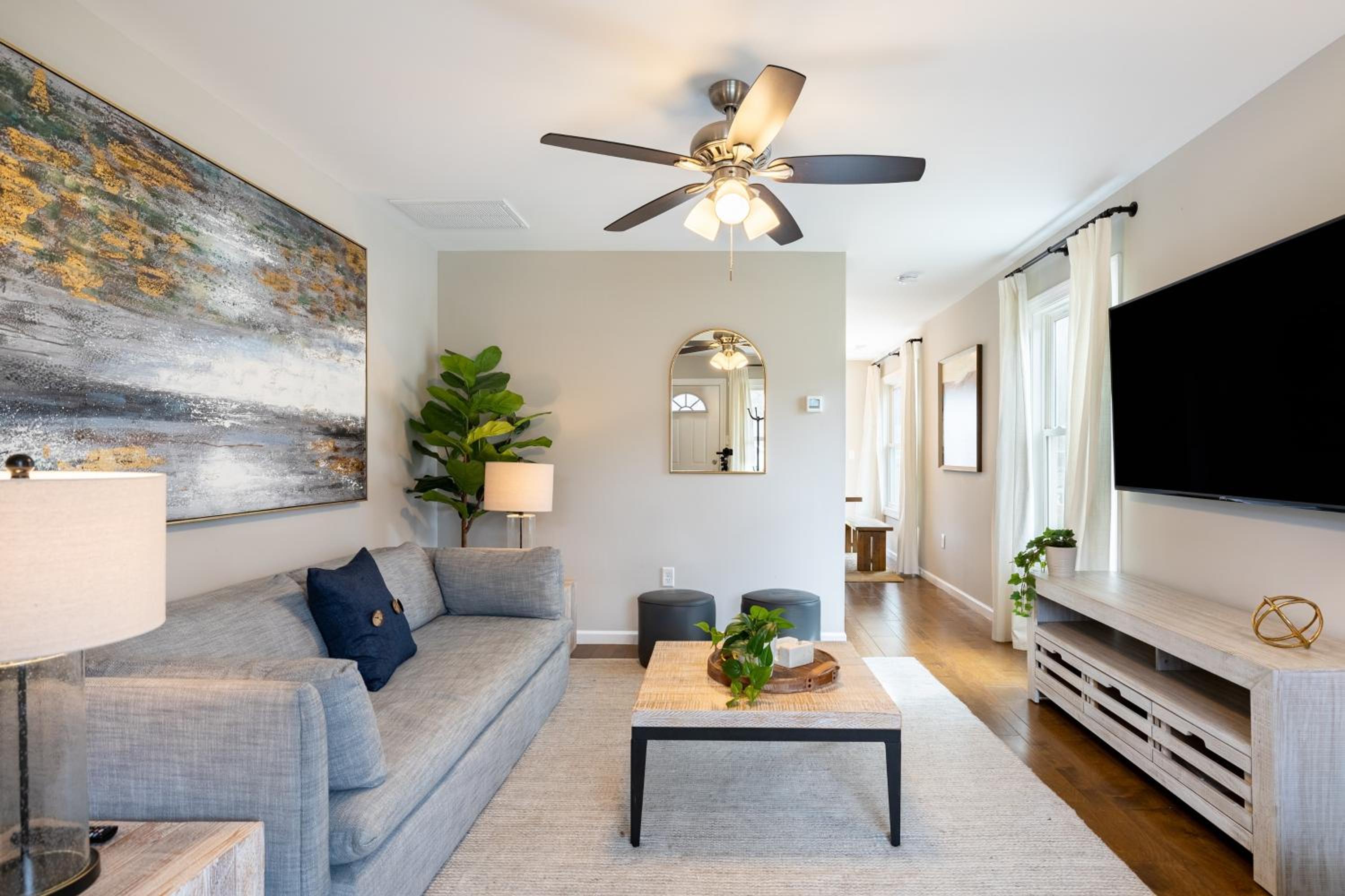 Silver Maple by AvantStay Modern Stylish Haven