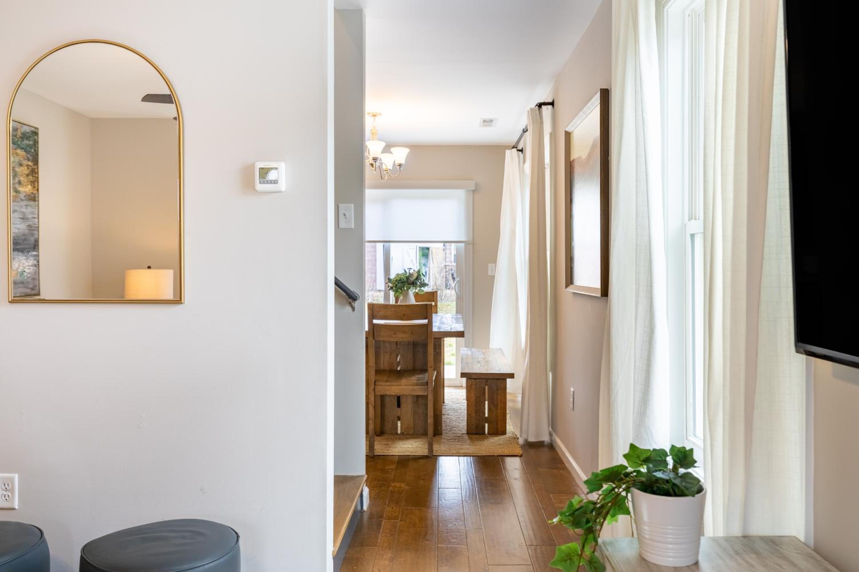 Silver Maple by AvantStay Modern Stylish Haven
