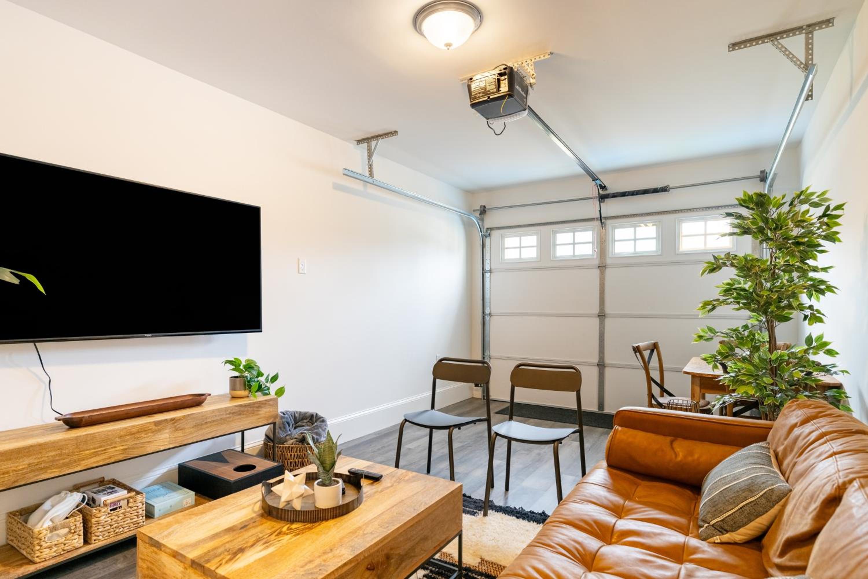 Silver Maple by AvantStay Modern Stylish Haven