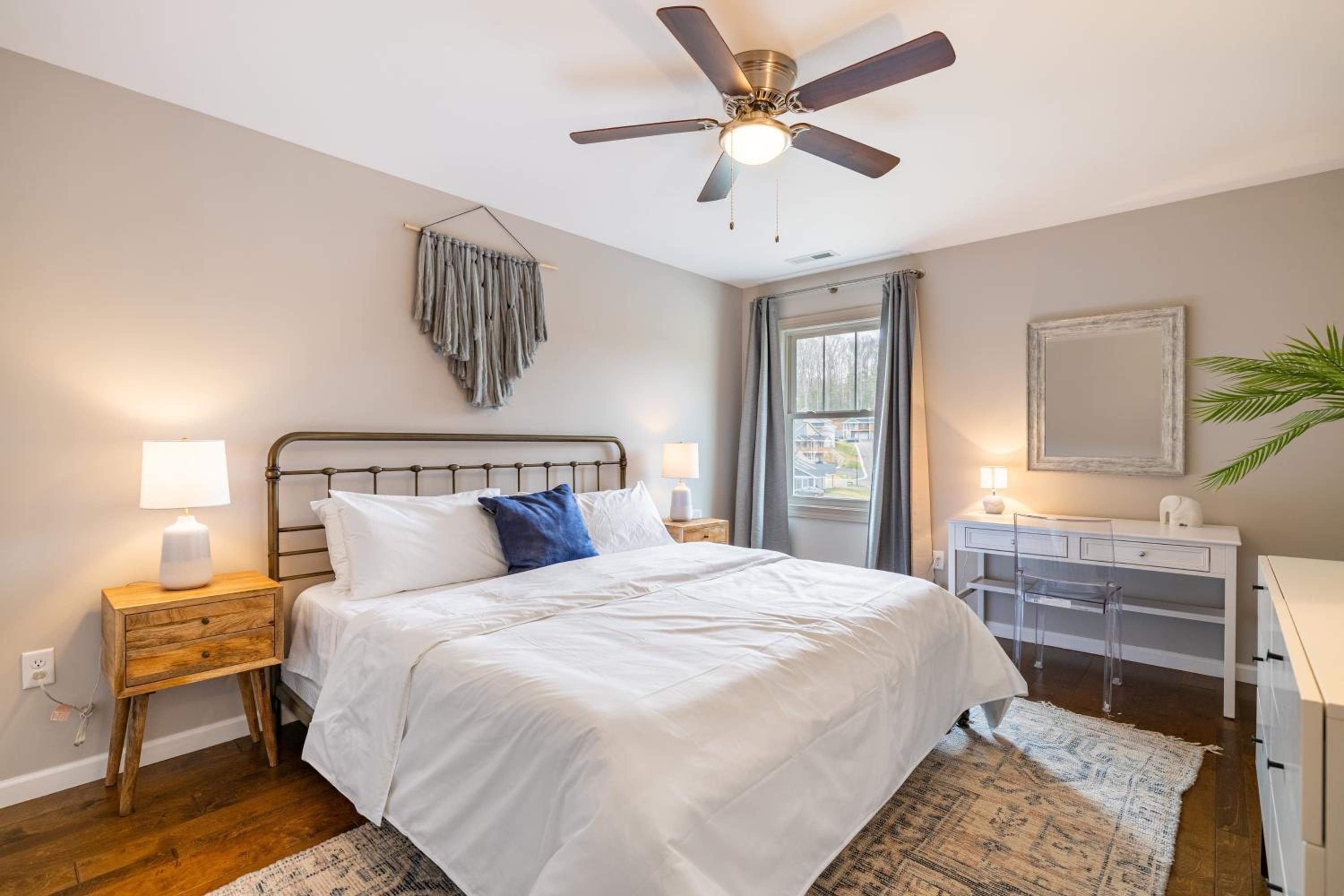 Silver Maple by AvantStay Modern Stylish Haven