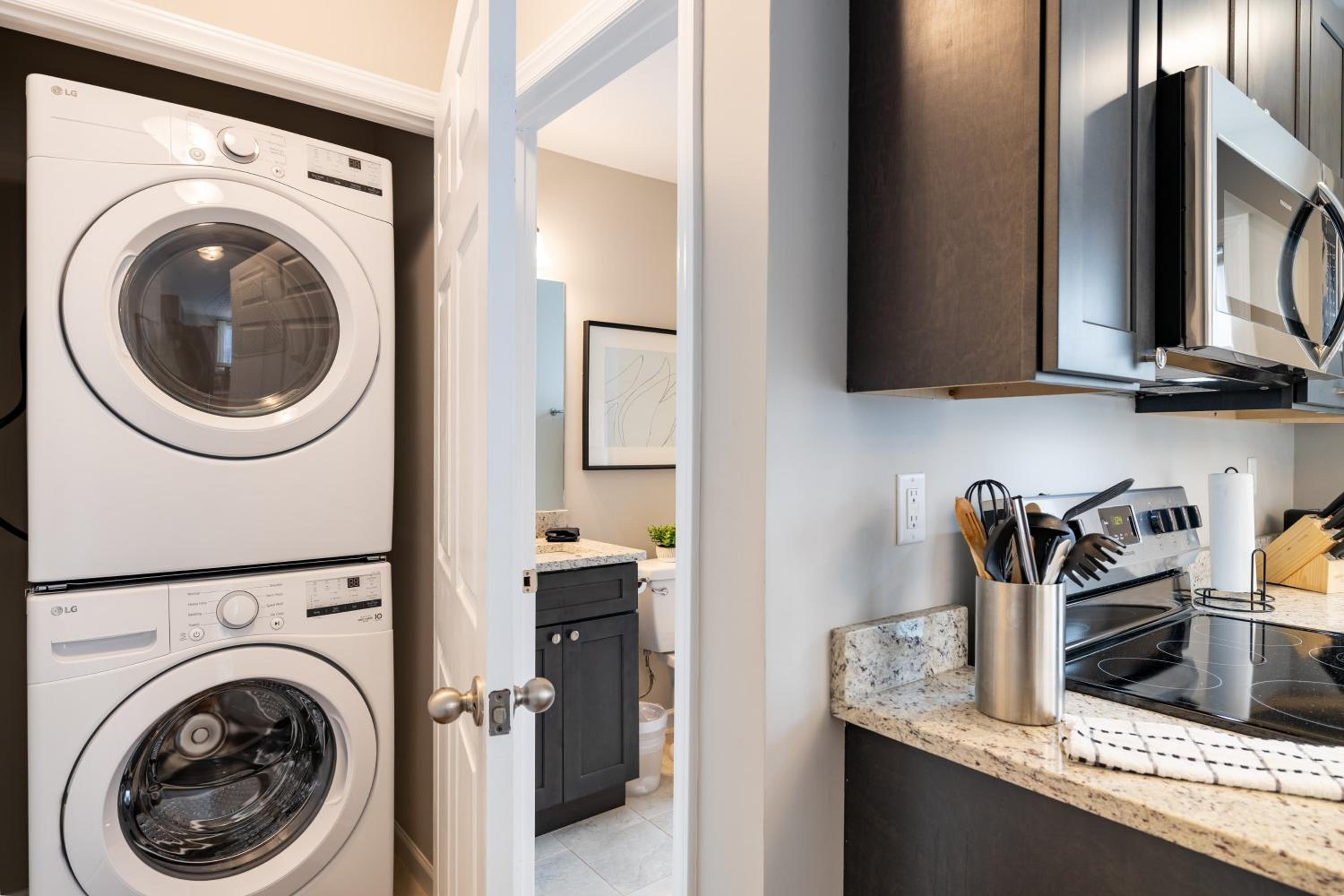 Silver Maple by AvantStay Modern Stylish Haven