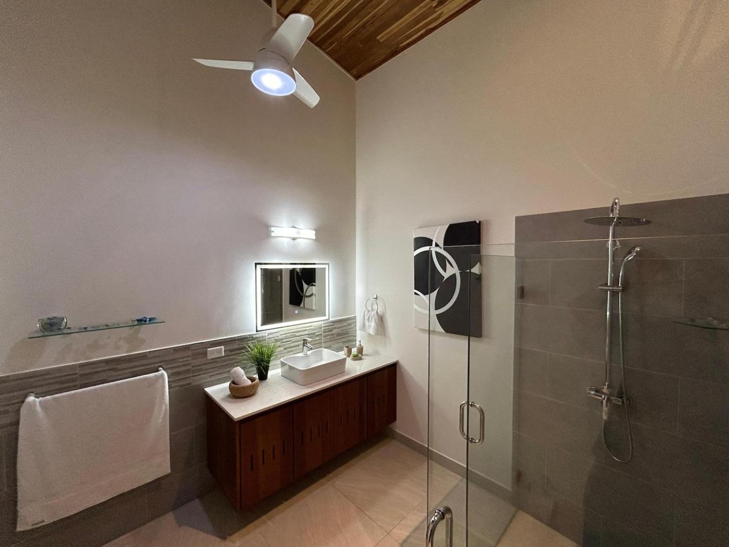 Villa Mariposa - Ojochal, Close To Everything