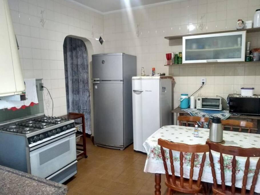 Linda Casa na praia com piscina e amplo jardim