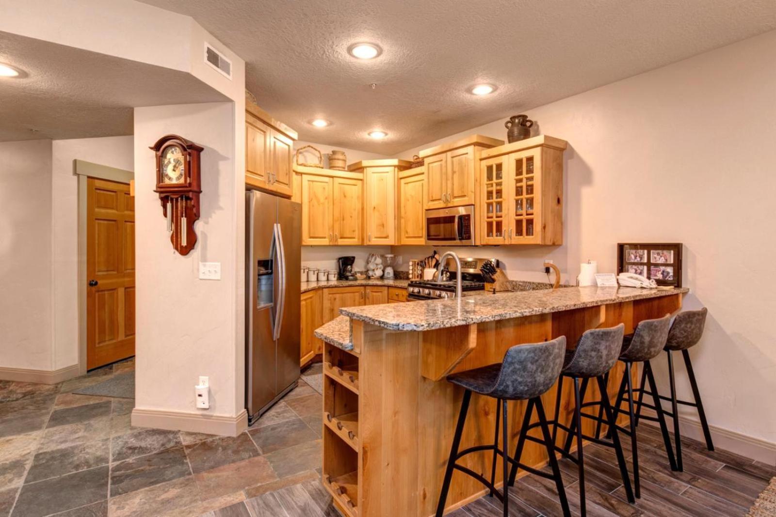 KBM Resorts Town Pointe Spacious 1 level Walk to Main and Town Lift Private Hot Tub Parking Elevator Access AC TPC-102c view 5