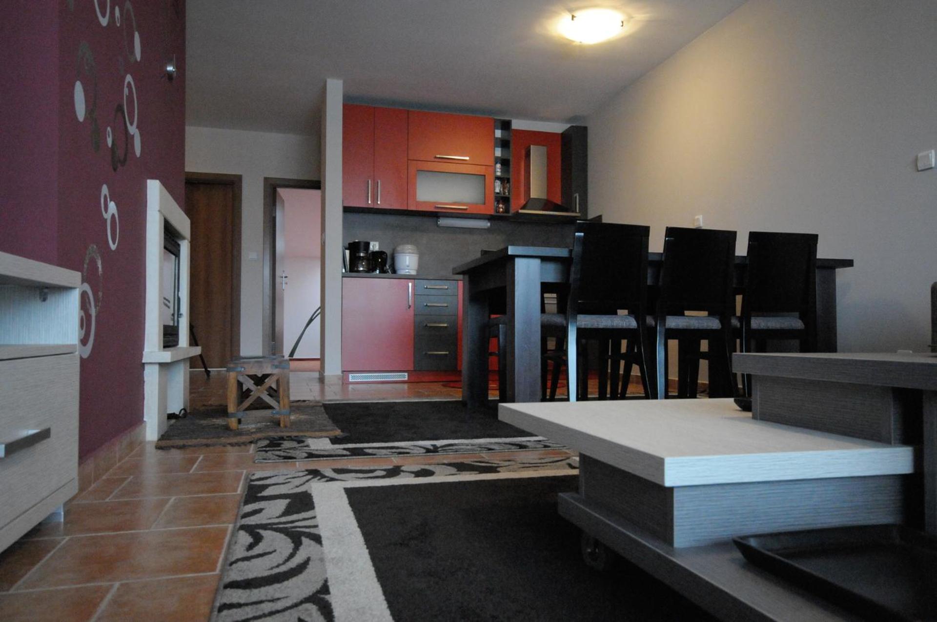 Penthouse 2 Bedroom Apartment w fireplace