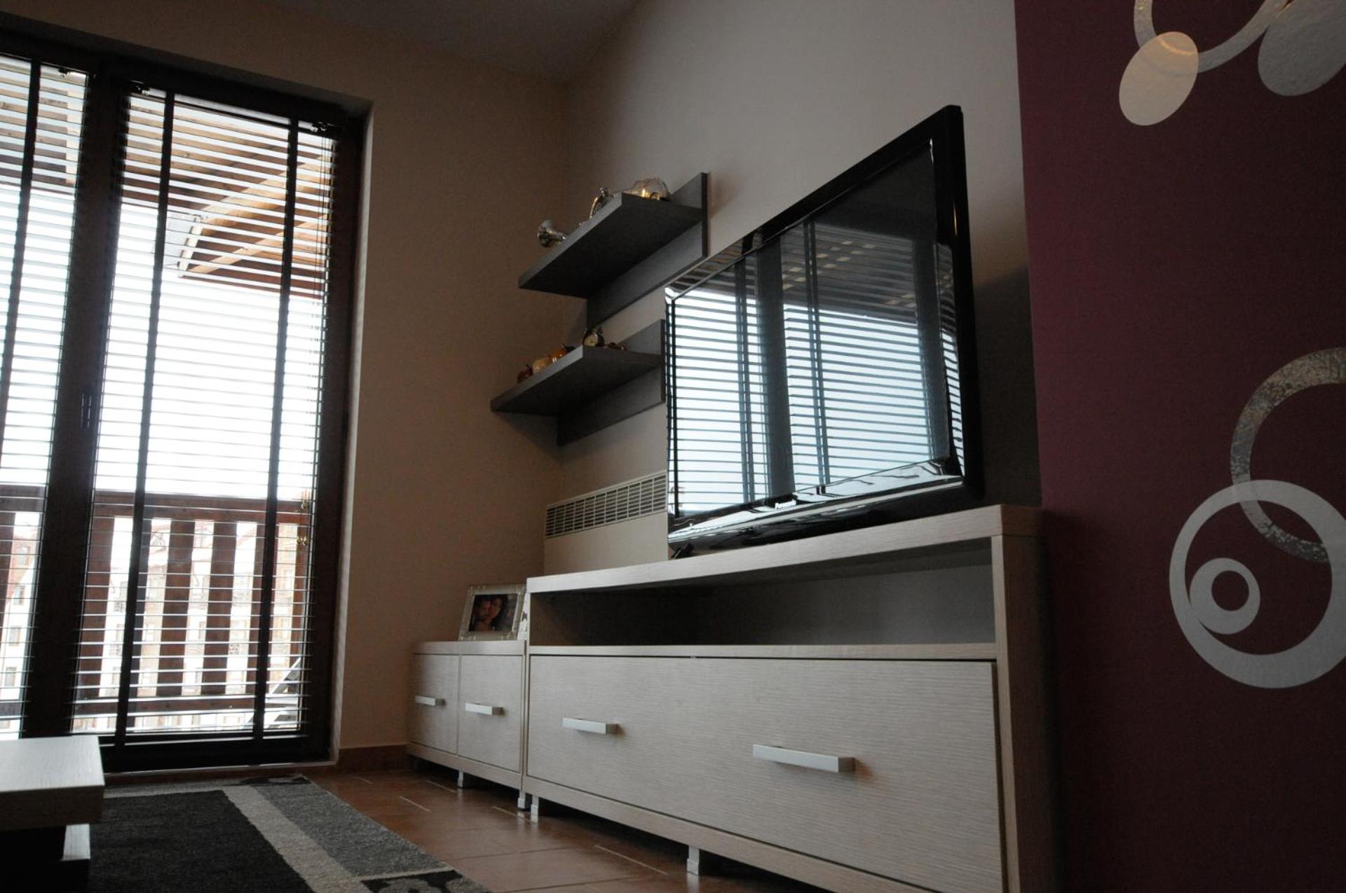 Penthouse 2 Bedroom Apartment w fireplace