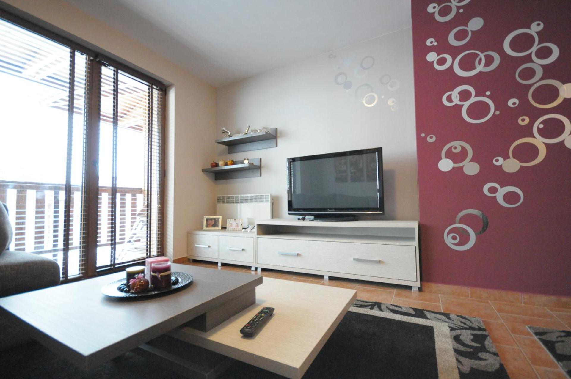 Penthouse 2 Bedroom Apartment w fireplace