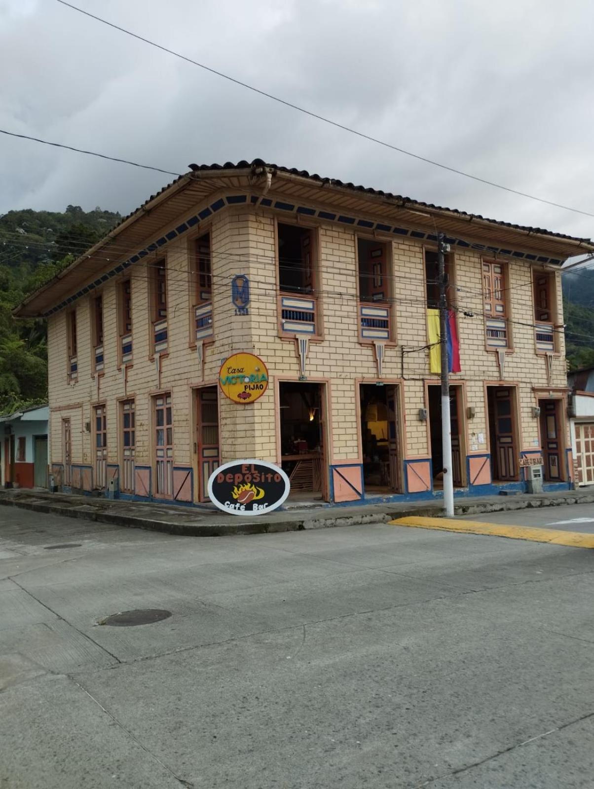 Hotel HOSTAL CASA VICTORIA PIJAO - Image 1