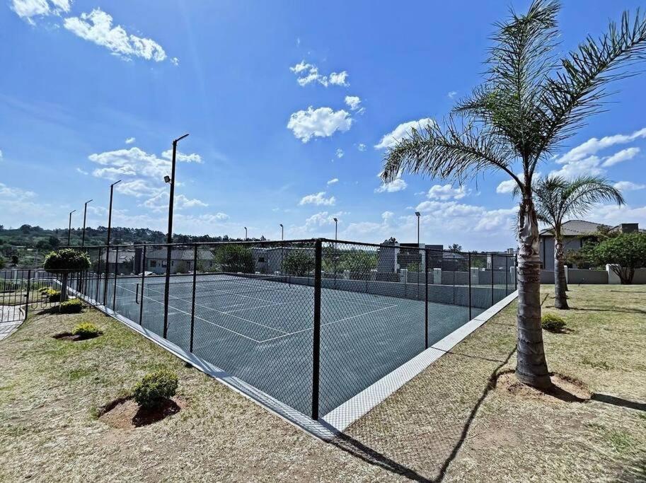 Cozy Two Bedroom Oasis In The Heart Of Fourways Sandton view 4