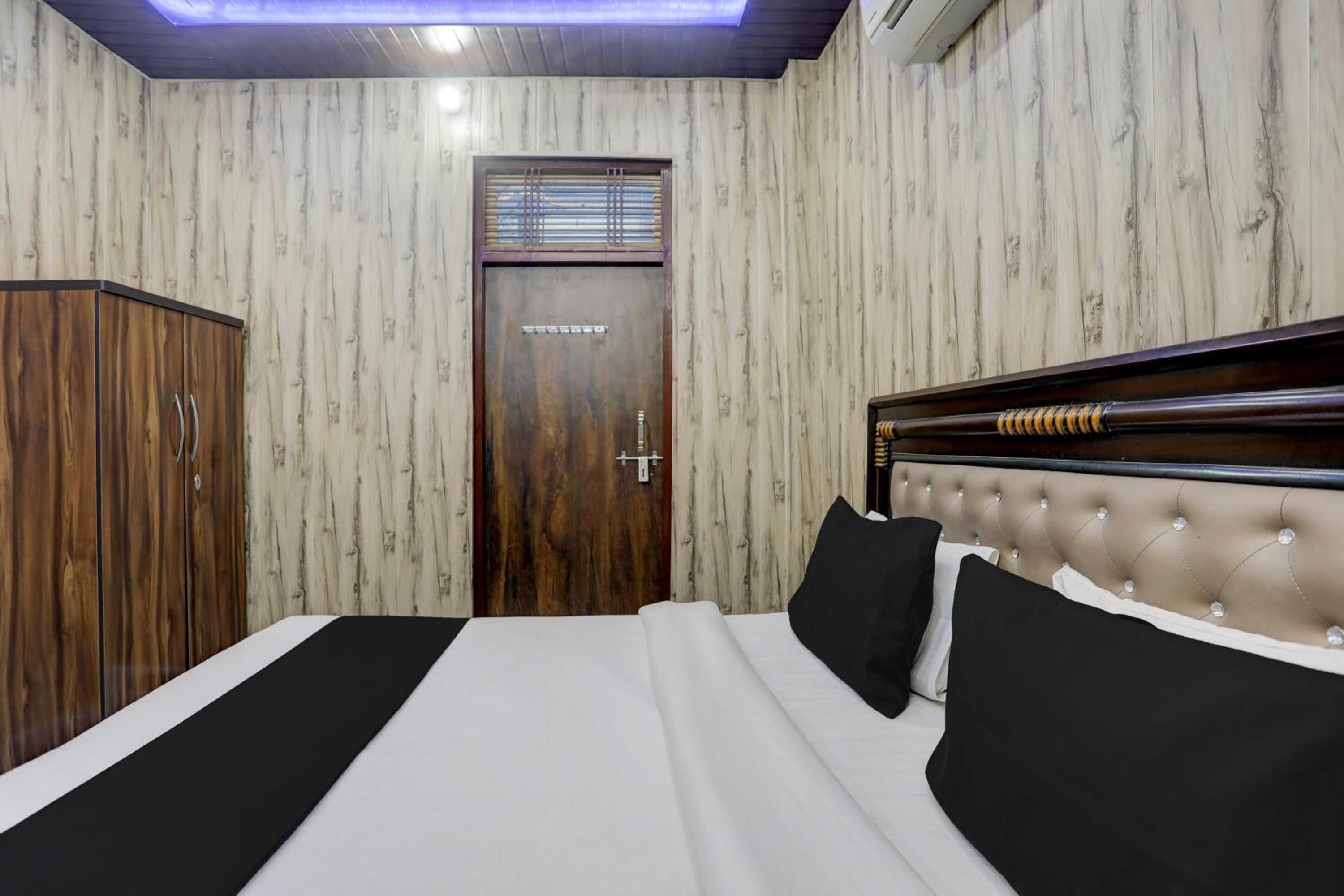Hotel O The Grand Soron view 4