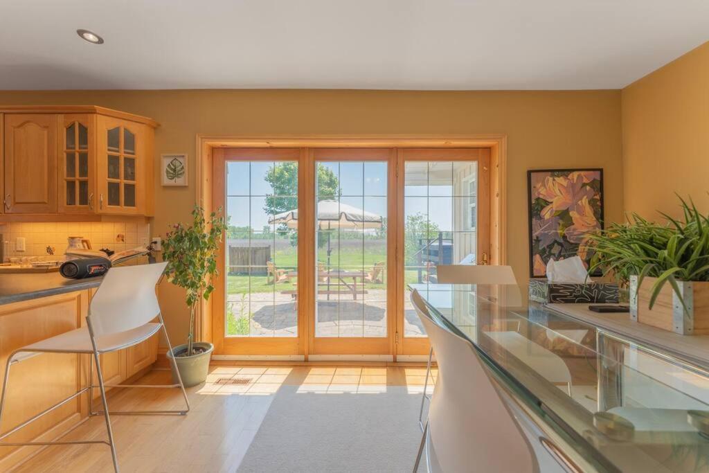 Belleville Vacations - Luxury Hillside Farmhouse on The Bay of Quinte - Property Image 41