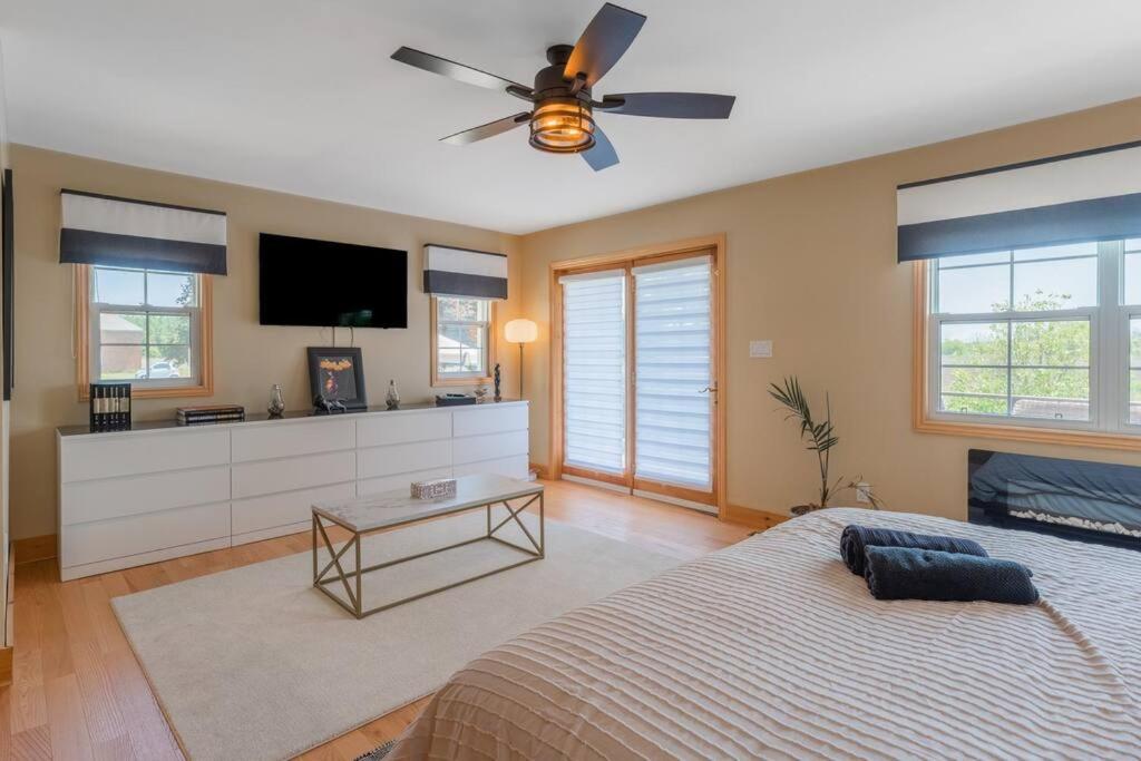 Belleville Vacations - Luxury Hillside Farmhouse on The Bay of Quinte - Property Image 34