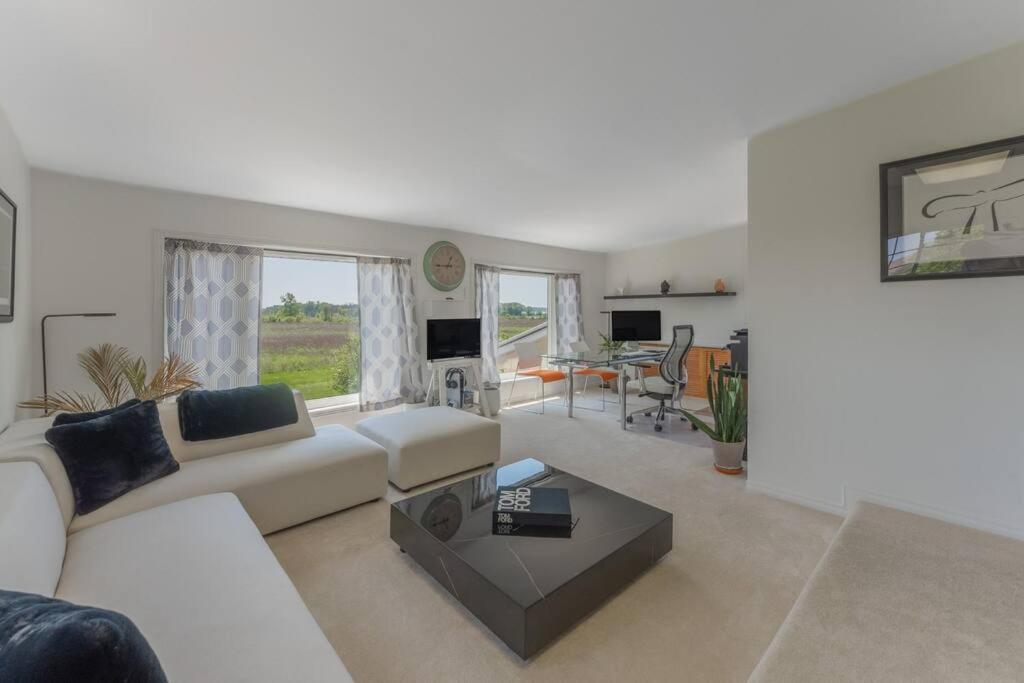 Belleville Vacations - Luxury Hillside Farmhouse on The Bay of Quinte - Property Image 60