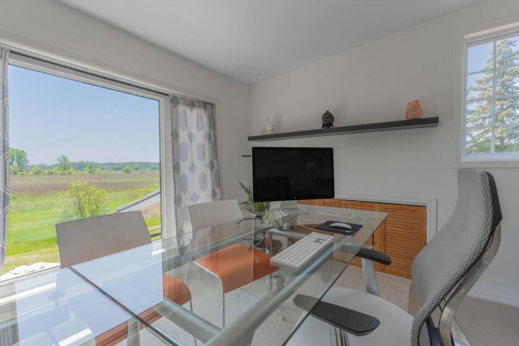 Belleville Vacations - Luxury Hillside Farmhouse on The Bay of Quinte - Property Image 17