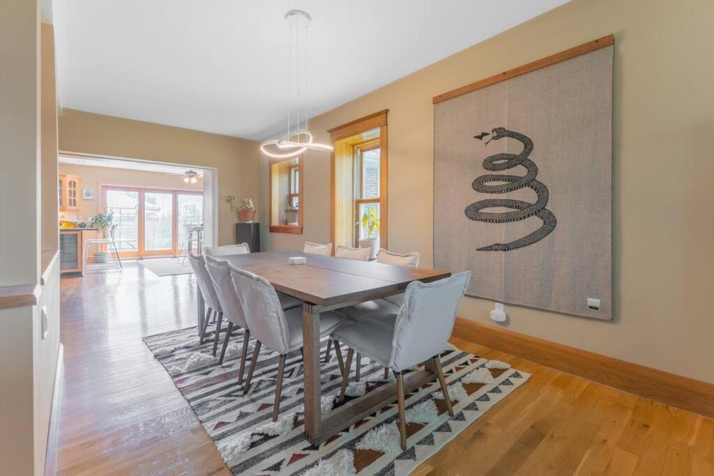 Belleville Vacations - Luxury Hillside Farmhouse on The Bay of Quinte - Property Image 48