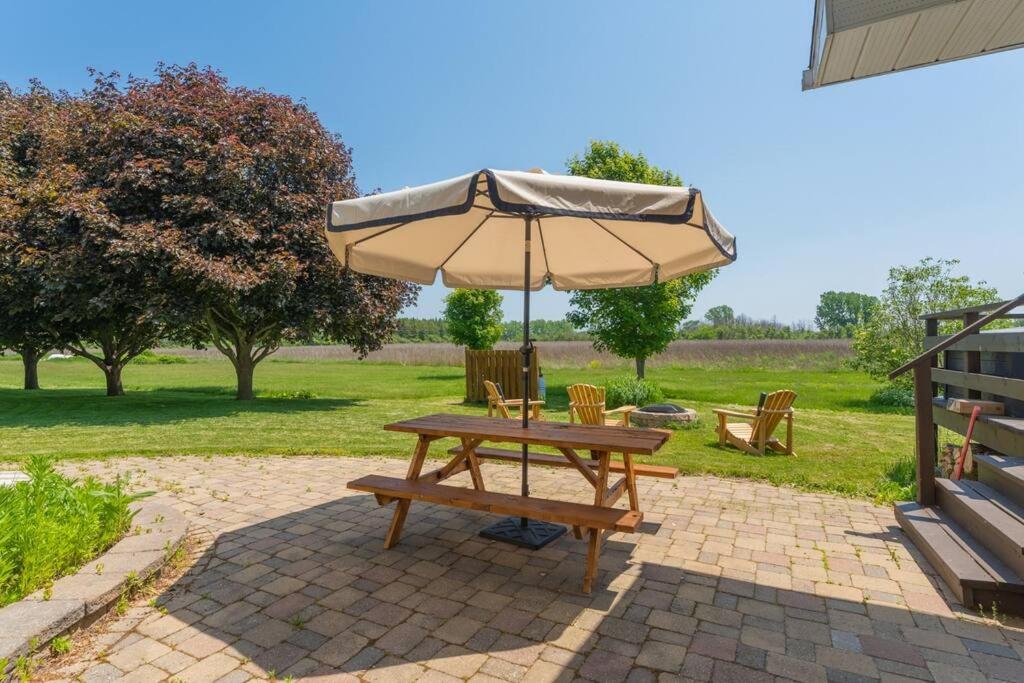 Belleville Vacations - Luxury Hillside Farmhouse on The Bay of Quinte - Property Image 23