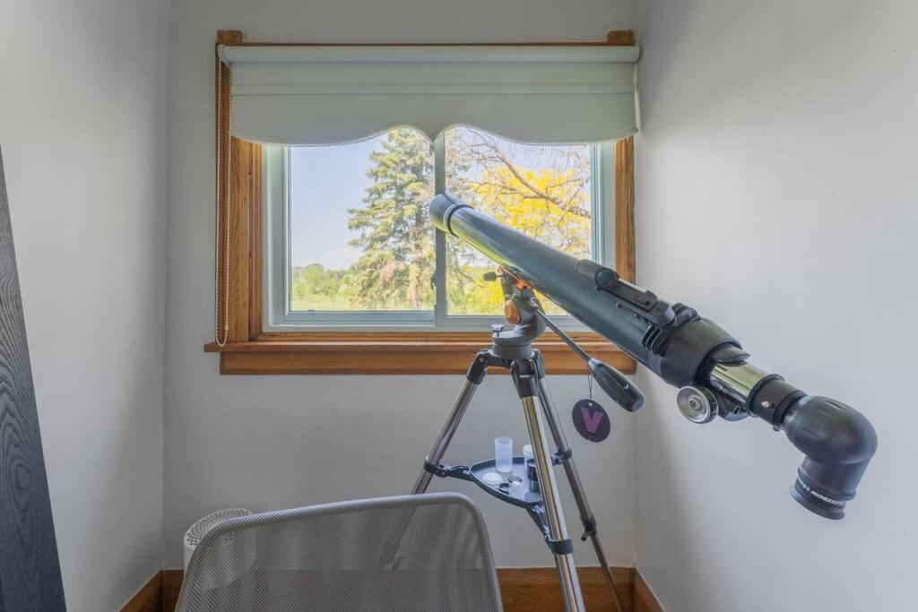 Belleville Vacations - Luxury Hillside Farmhouse on The Bay of Quinte - Property Image 11