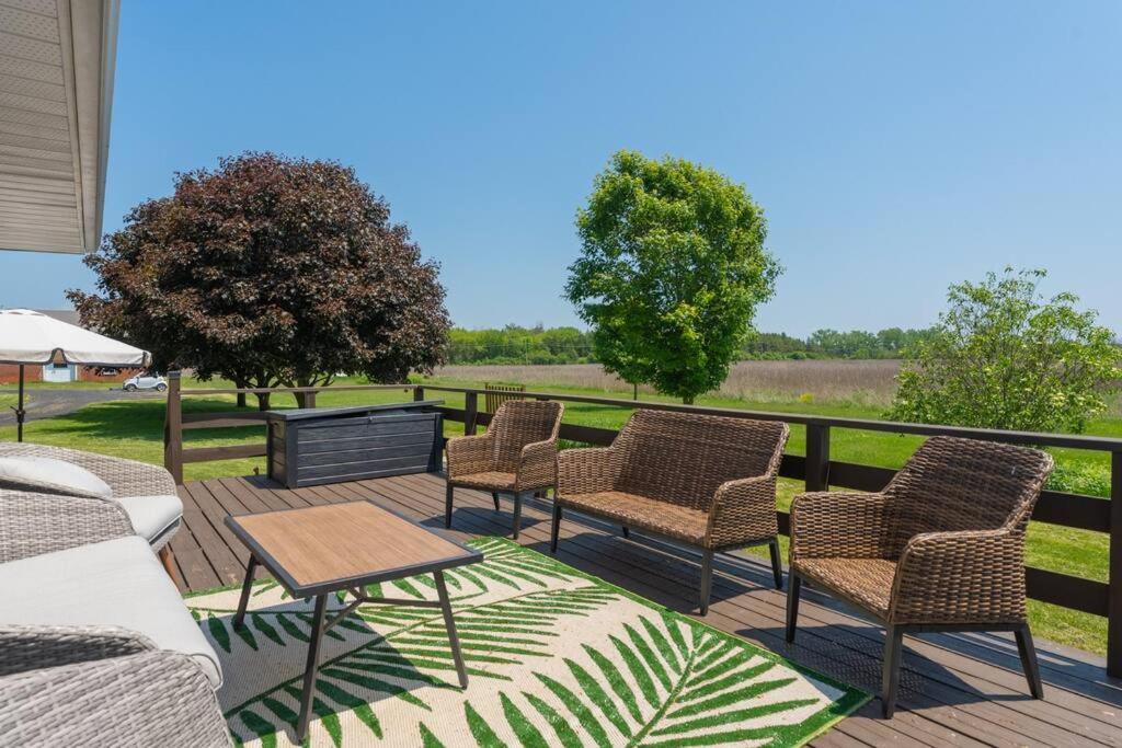 Belleville Vacations - Luxury Hillside Farmhouse on The Bay of Quinte - Property Image 26