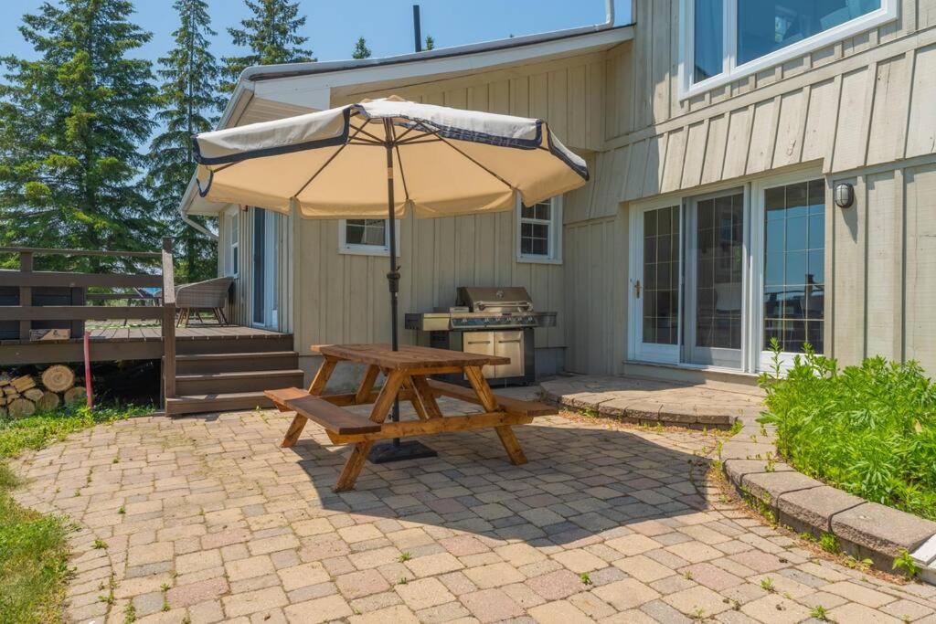 Belleville Vacations - Luxury Hillside Farmhouse on The Bay of Quinte - Property Image 21