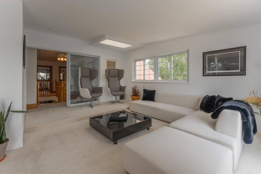 Belleville Vacations - Luxury Hillside Farmhouse on The Bay of Quinte - Property Image 59