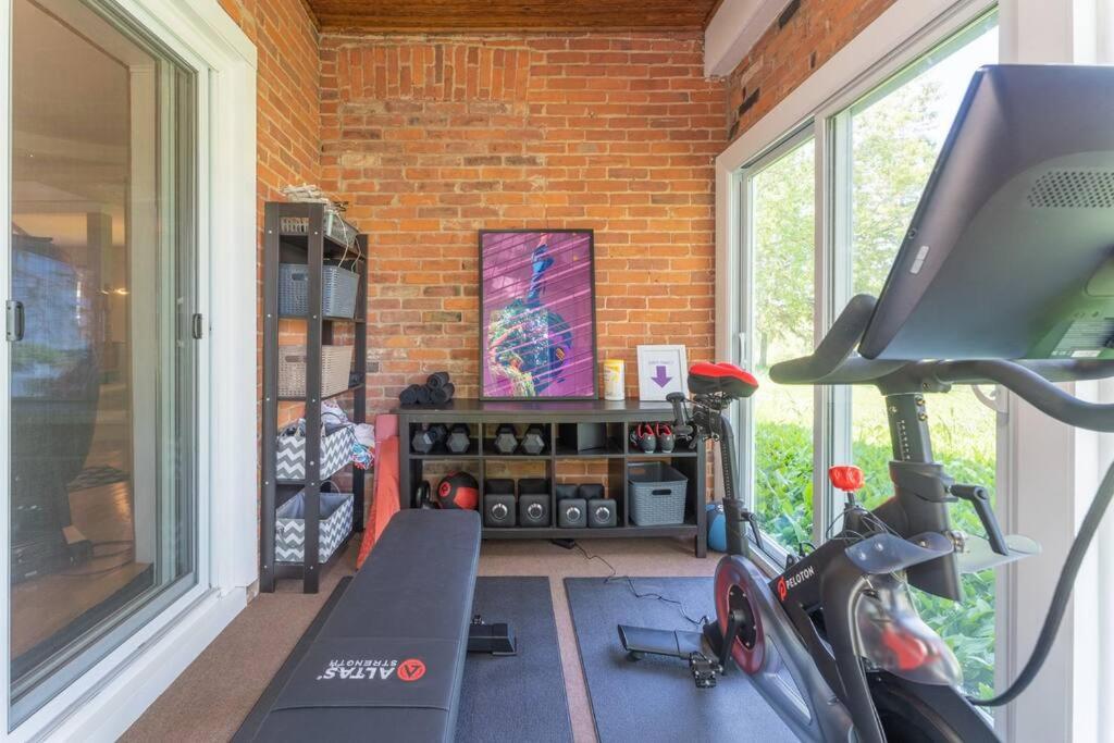 Belleville Vacations - Luxury Hillside Farmhouse on The Bay of Quinte - Property Image 58