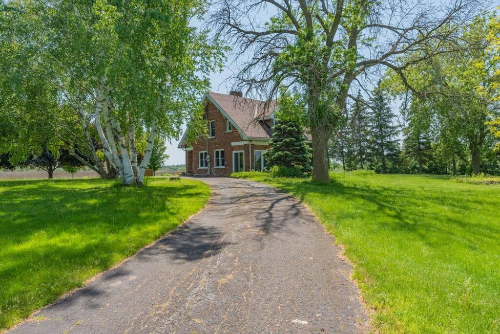 Belleville Vacations - Luxury Hillside Farmhouse on The Bay of Quinte - Property Image 1