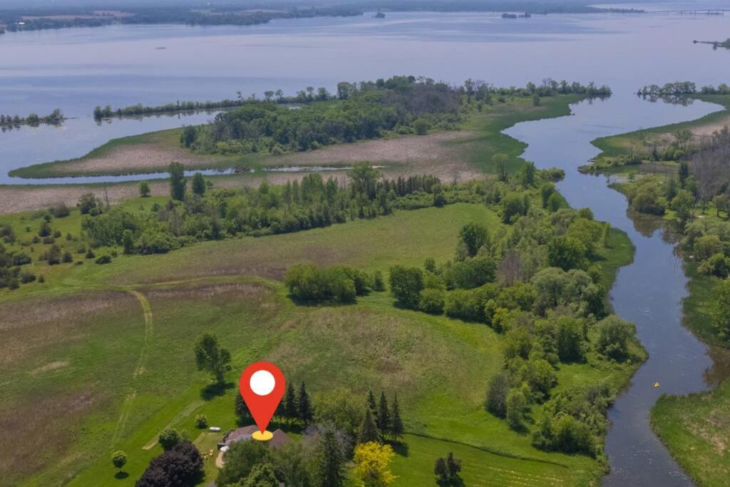 Belleville Vacations - Luxury Hillside Farmhouse on The Bay of Quinte - Property Image 30