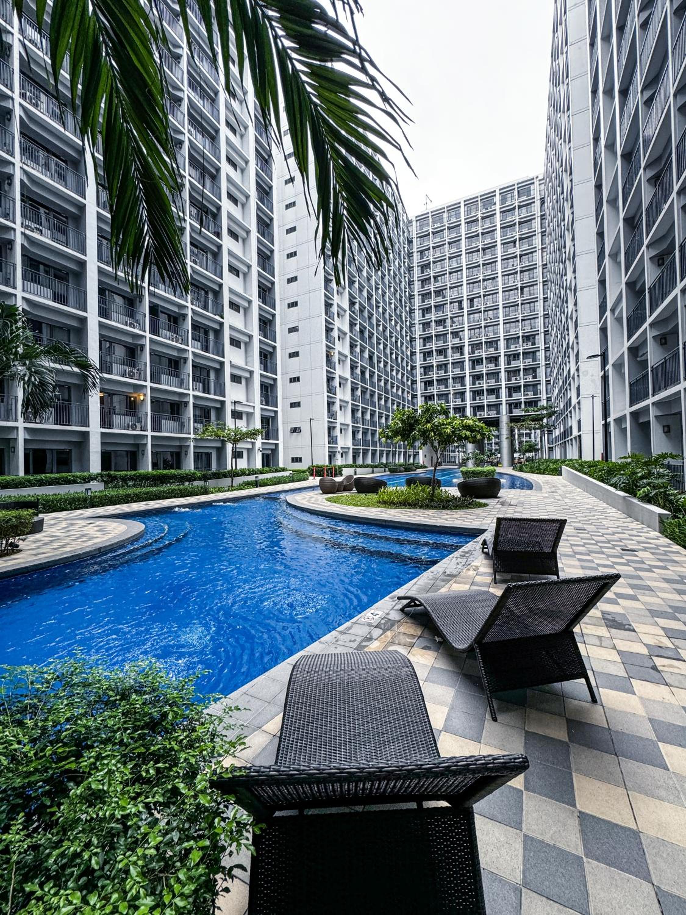 Evergreen suite- 1 bed 1 sofa bed, light sync TV view 2