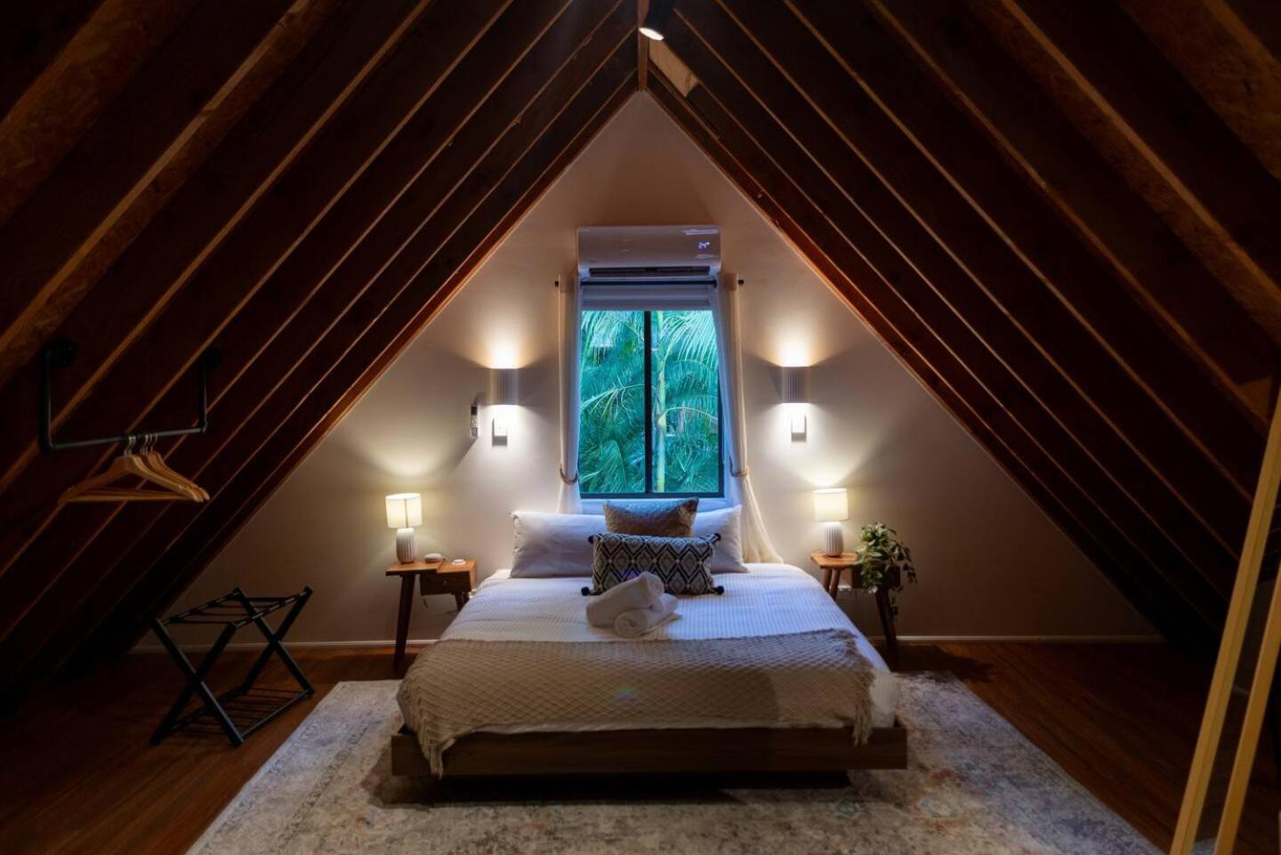 The Mountain Chalet - Hot Tub, Fireplace, Games