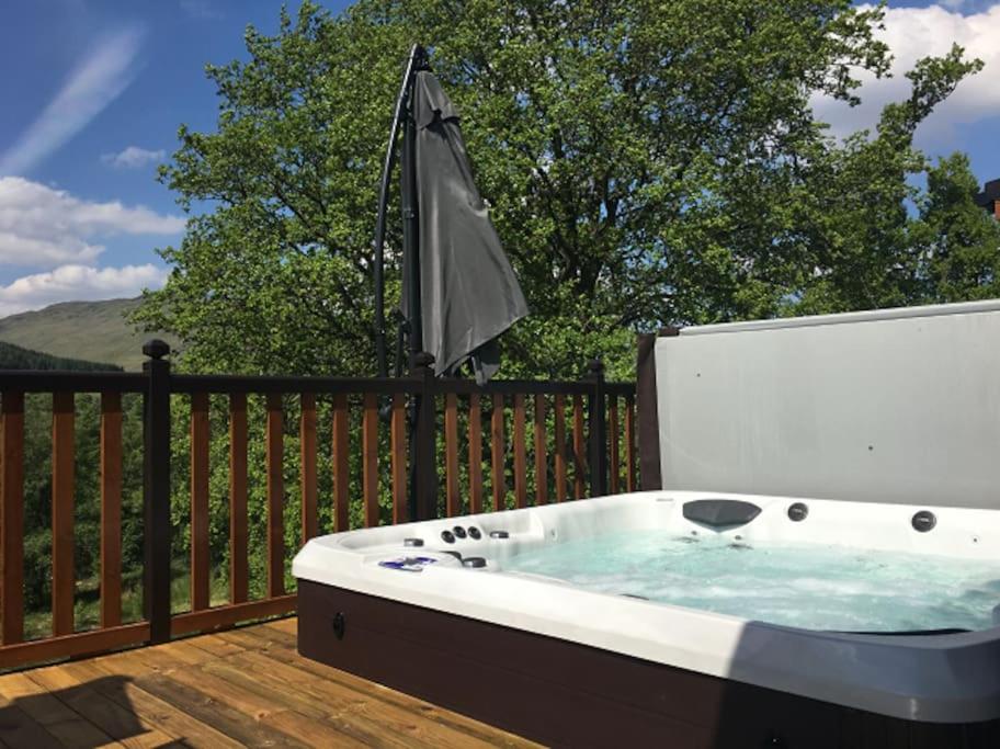 Teaghlach Luxury Lodge with hot tub Balquhidder Mhor Lodges view 5