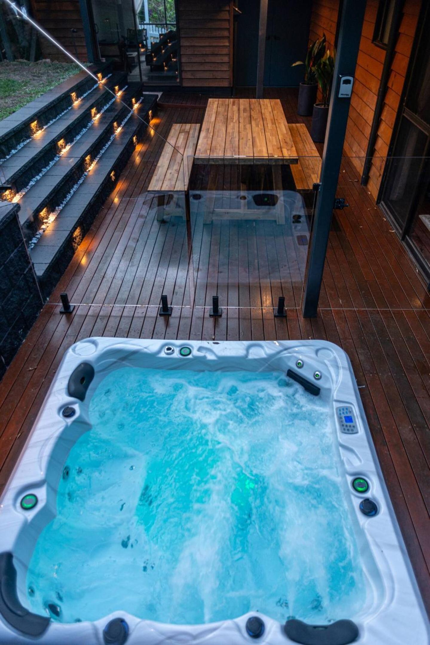 The Mountain Chalet - Hot Tub, Fireplace, Games