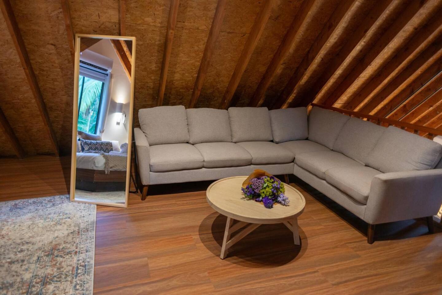 The Mountain Chalet - Hot Tub, Fireplace, Games