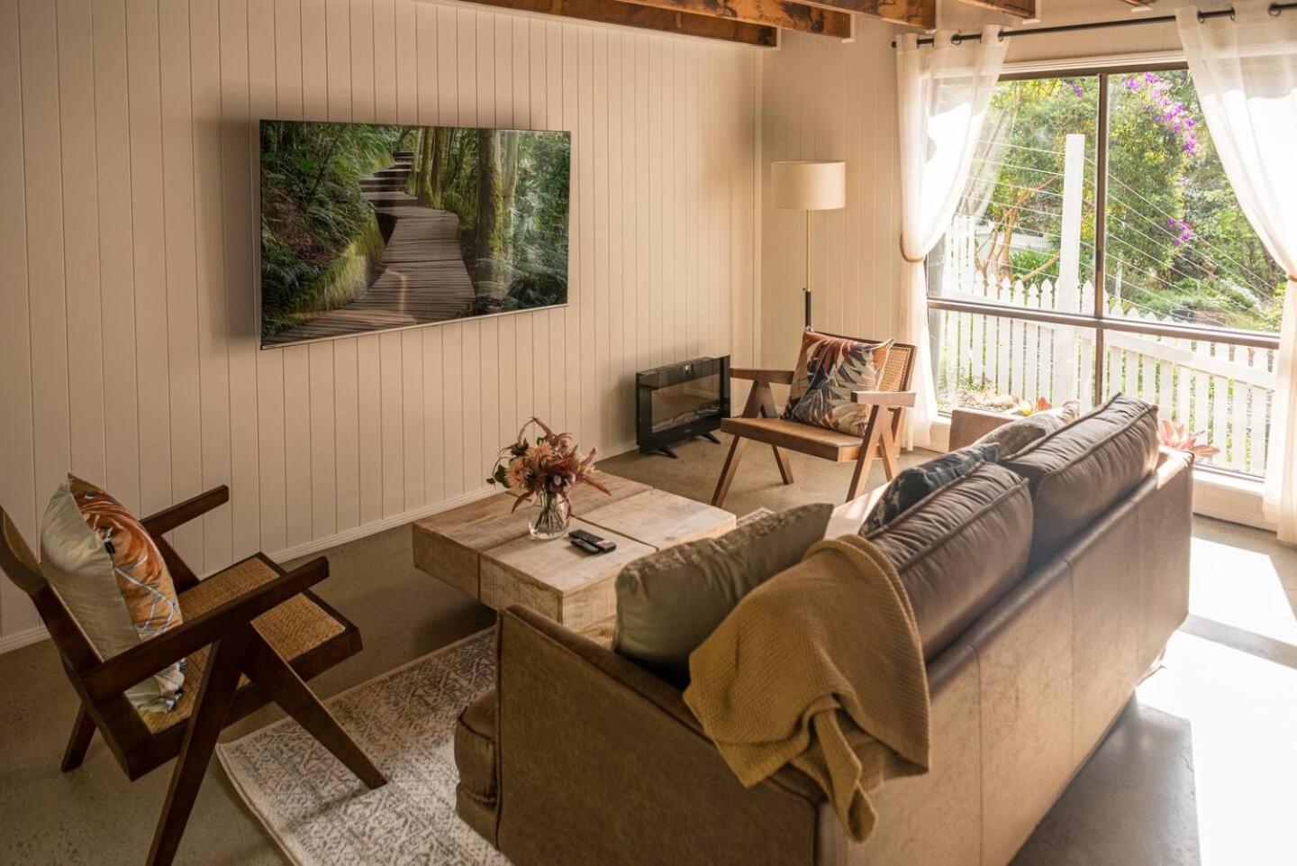 The Mountain Chalet - Hot Tub, Fireplace, Games