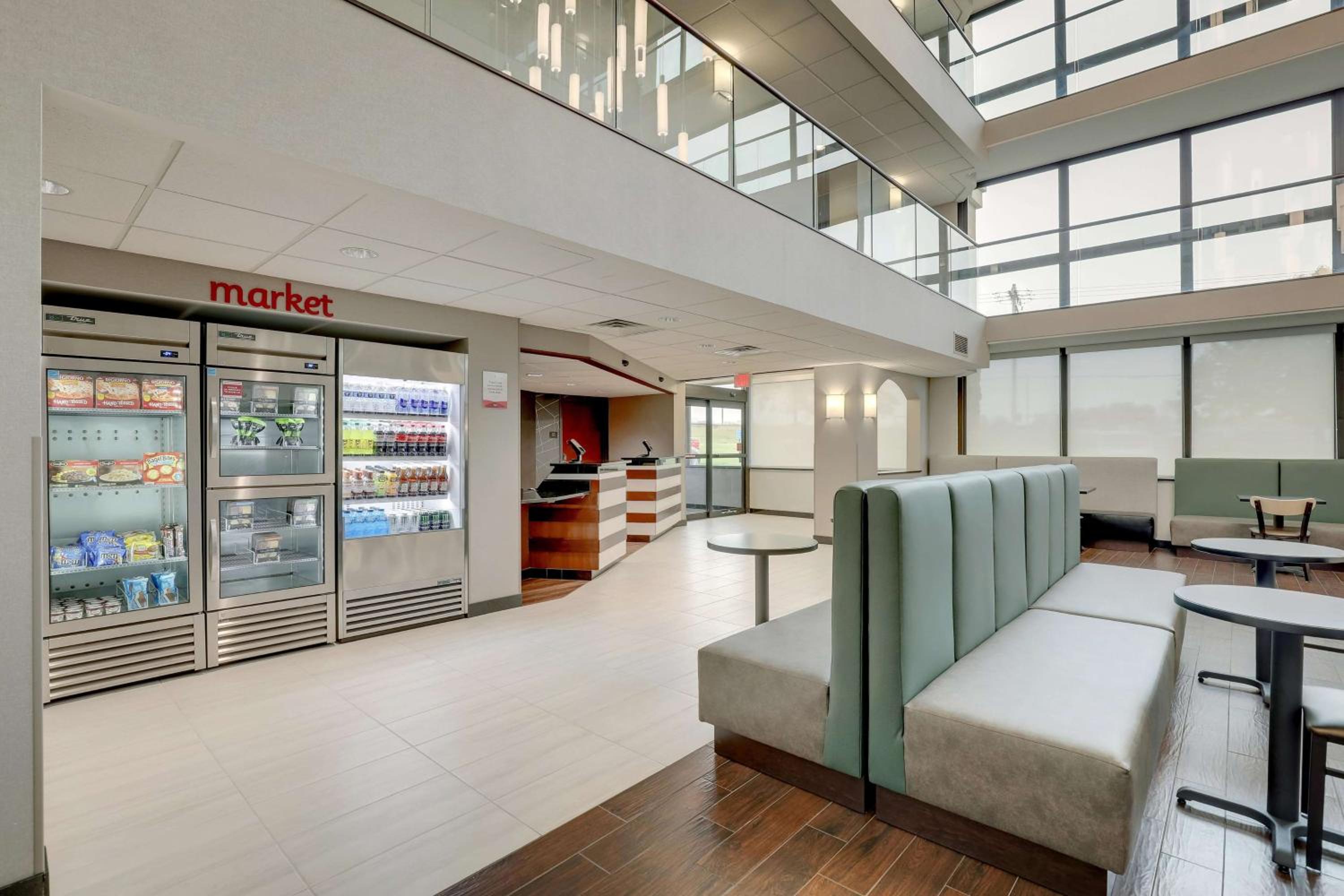 Cape Girardeau Vacations - Drury Inn  Suites Cape Girardeau - Property Image 4